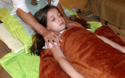 soin-reiki-alienor-mains-epaules-web soin-reiki-alienor-mains-epaules-web
