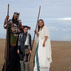 virginie-patrick-solenn-costume-echasses-avec-solenn-costume-sur-la-page-gros-plan-web virginie-patrick-solenn-costume-echasses-avec-solenn-costume-sur-la-page-gros-plan-web